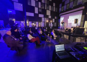 photo5931779281422235544