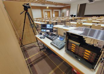 photo5999060781632700167